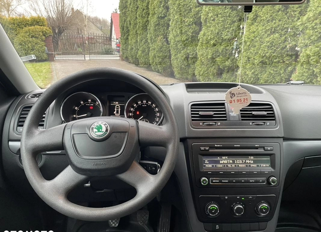 Skoda Yeti cena 39800 przebieg: 174000, rok produkcji 2013 z Strzelce Opolskie małe 562